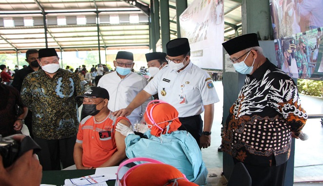 Gubernur DKI, Anies Baswedan Kunjungi Vaksinasi LDII